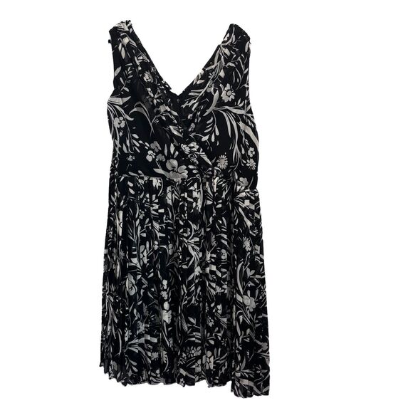 Lauren Ralph Lauren Dresses & Skirts - Lauren Ralph Lauren LRL plus size 22W Black floral sleeveless pleated silk dress